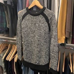 LULU LEMON Black & White Sweater - Size Small (6)